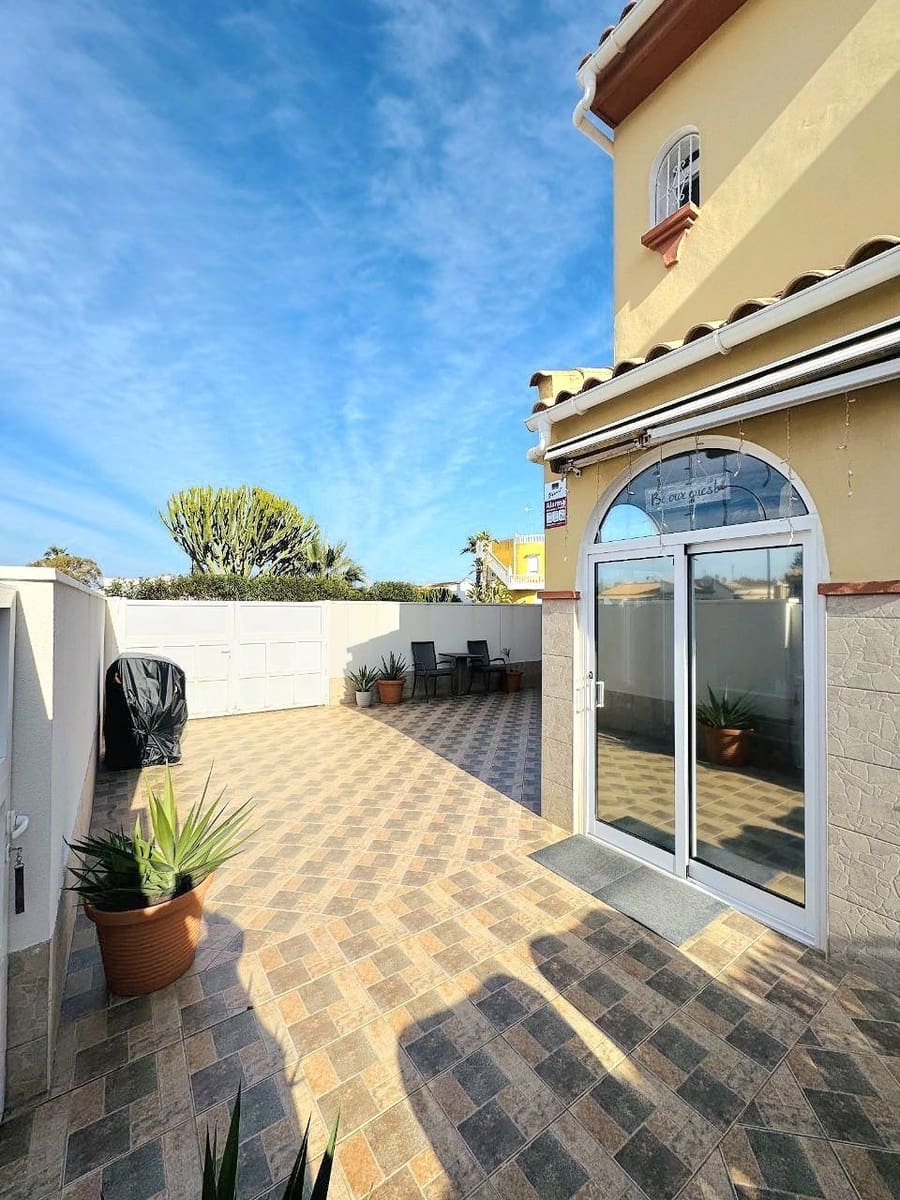 4 soveværelse Semi-Rækkehus til salg i Orihuela Costa med swimmingpool garage - € 219.000 (Ref: 10026766)