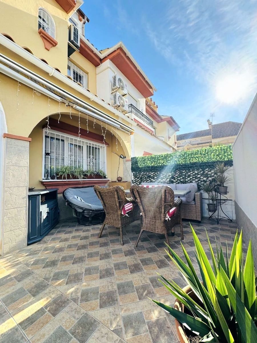 4 soveværelse Semi-Rækkehus til salg i Orihuela Costa med swimmingpool garage - € 219.000 (Ref: 10026766)