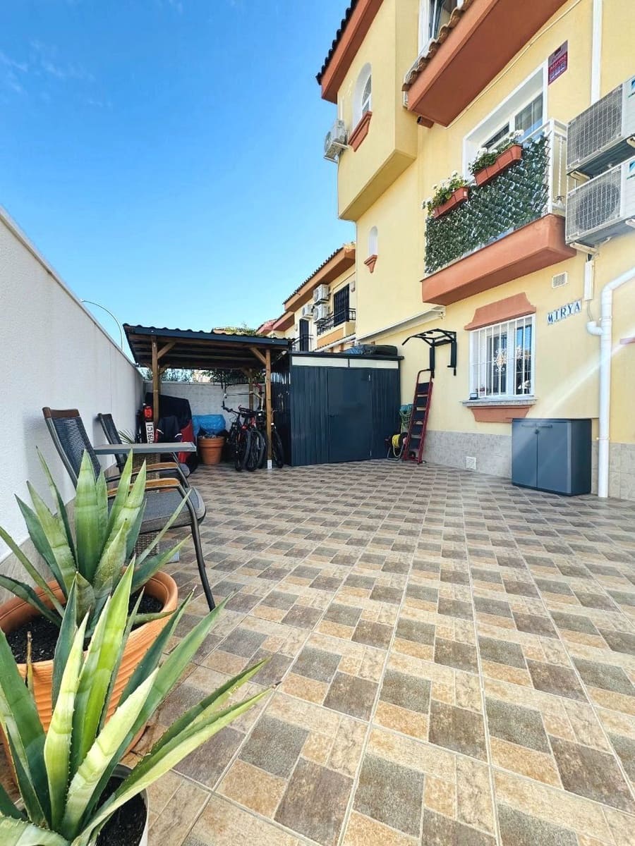4 soveværelse Semi-Rækkehus til salg i Orihuela Costa med swimmingpool garage - € 219.000 (Ref: 10026766)