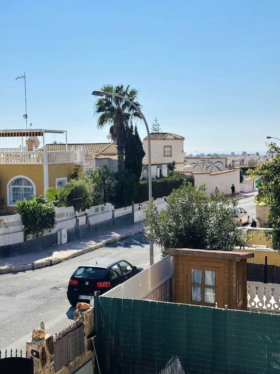 4 soveværelse Semi-Rækkehus til salg i Orihuela Costa med swimmingpool garage - € 219.000 (Ref: 10026766)