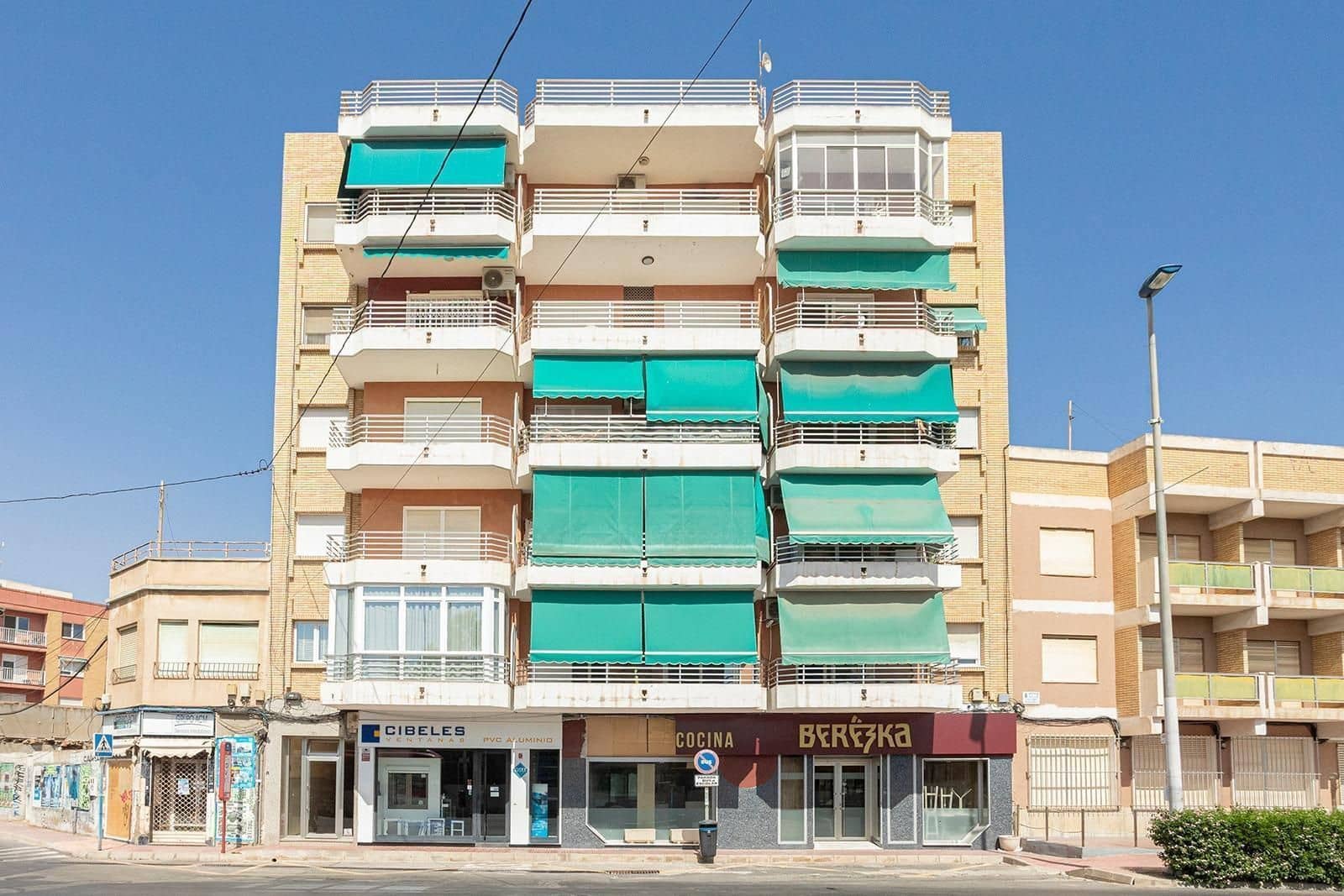3 bedroom Penthouse for sale in Torrevieja - € 160,000 (Ref: 10026767)