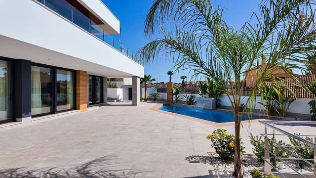 4 makuuhuone Huvila myytävänä paikassa Ciudad Quesada, Rojales - 1 150 000 € (Ref: 10029089)