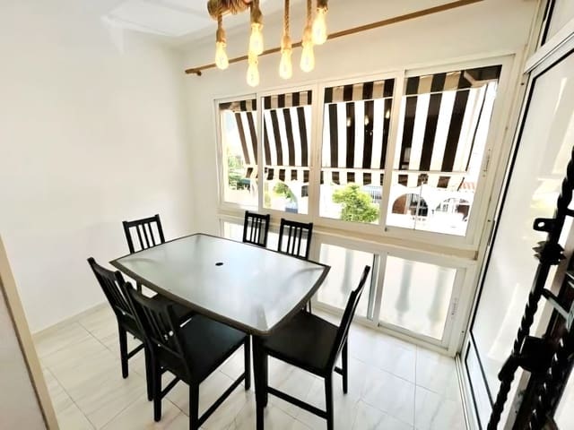 4 bedroom Townhouse for sale in Playa de los Locos, Torrevieja - € 176,000 (Ref: 10031475)