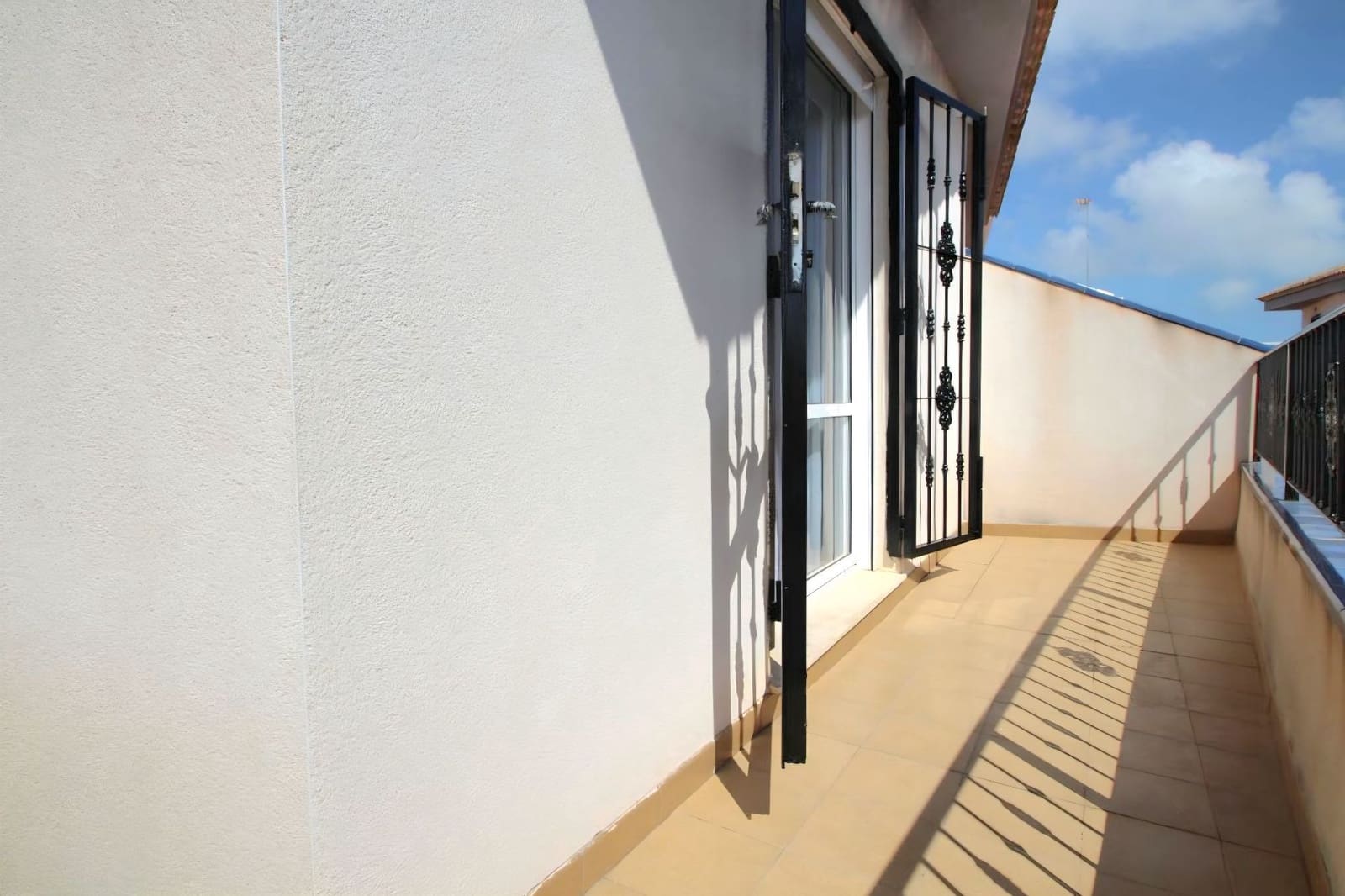 3 chambre Villa/Maison Semi-Mitoyenne à vendre à Torrevieja avec piscine garage - 189 000 € (Ref: 10034899)