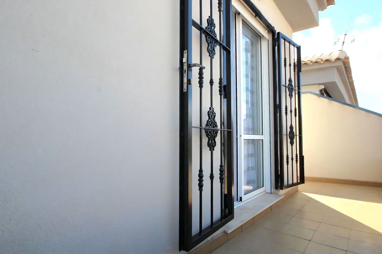 3 chambre Villa/Maison Semi-Mitoyenne à vendre à Torrevieja avec piscine garage - 189 000 € (Ref: 10034899)