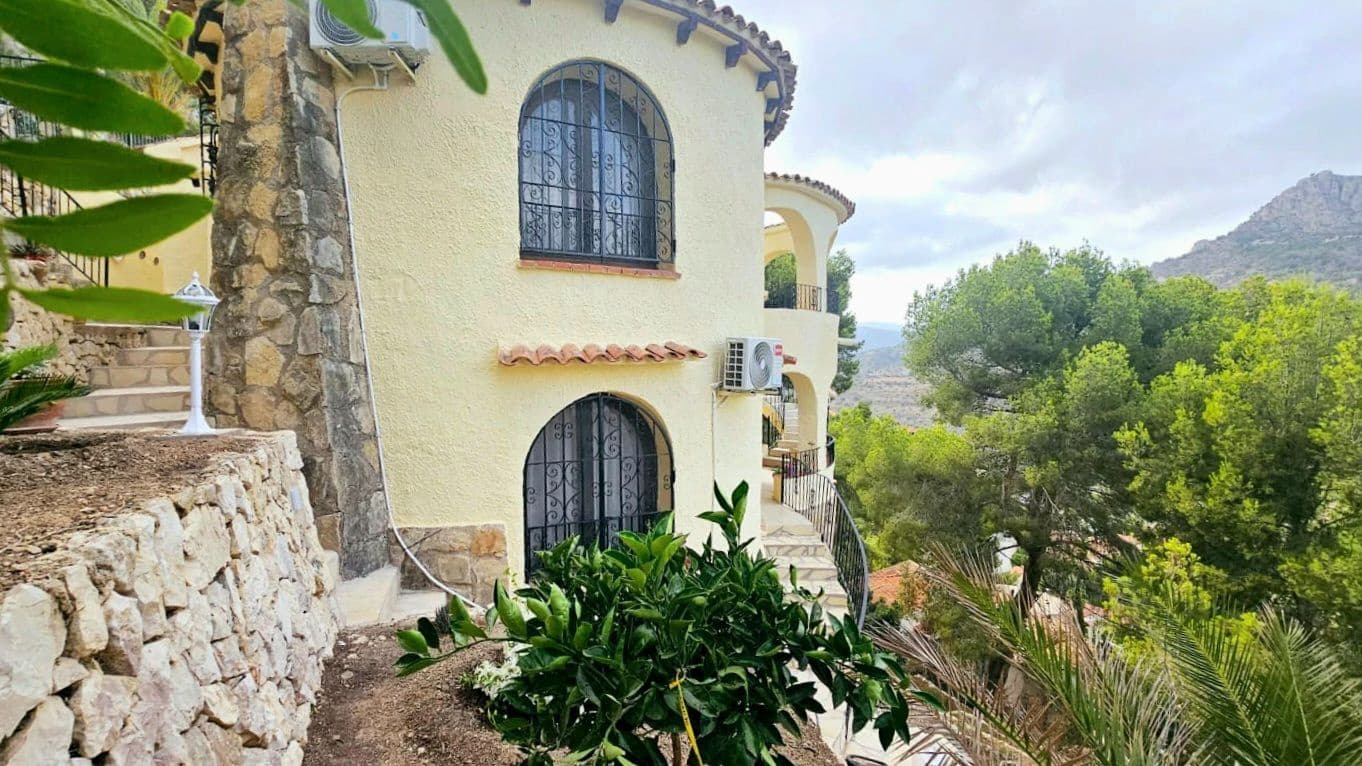 3 makuuhuone Huvila myytävänä paikassa Calpe / Calp mukana 
autotalli - 485 000 € (Ref: 10034902)
