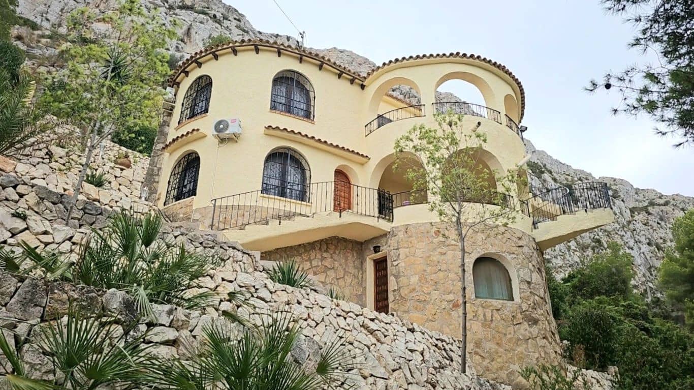 3 makuuhuone Huvila myytävänä paikassa Calpe / Calp mukana 
autotalli - 485 000 € (Ref: 10034902)