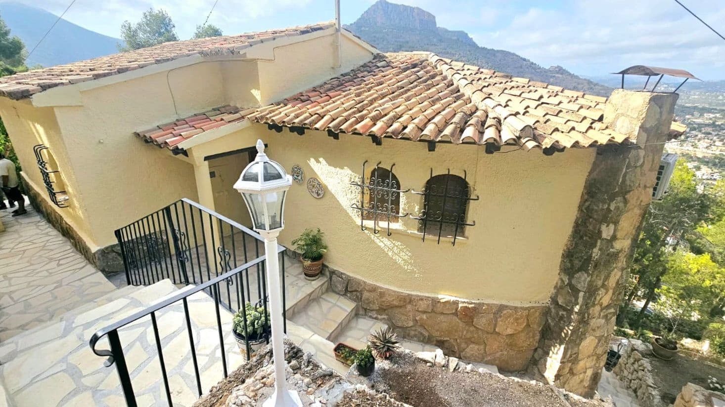 3 makuuhuone Huvila myytävänä paikassa Calpe / Calp mukana 
autotalli - 485 000 € (Ref: 10034902)