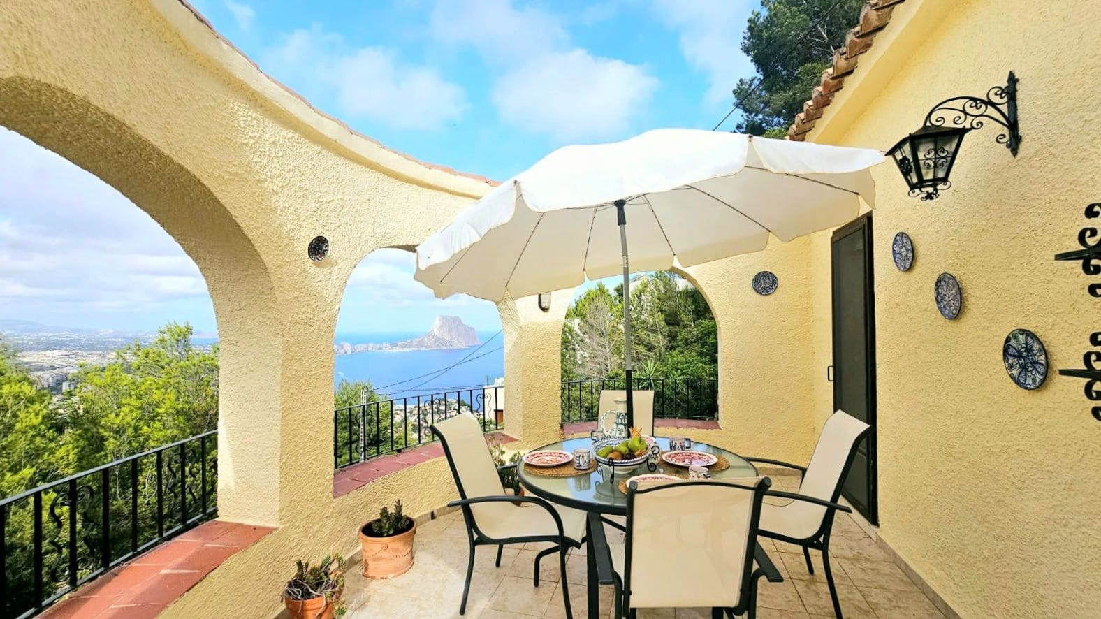 3 makuuhuone Huvila myytävänä paikassa Calpe / Calp mukana 
autotalli - 485 000 € (Ref: 10034902)
