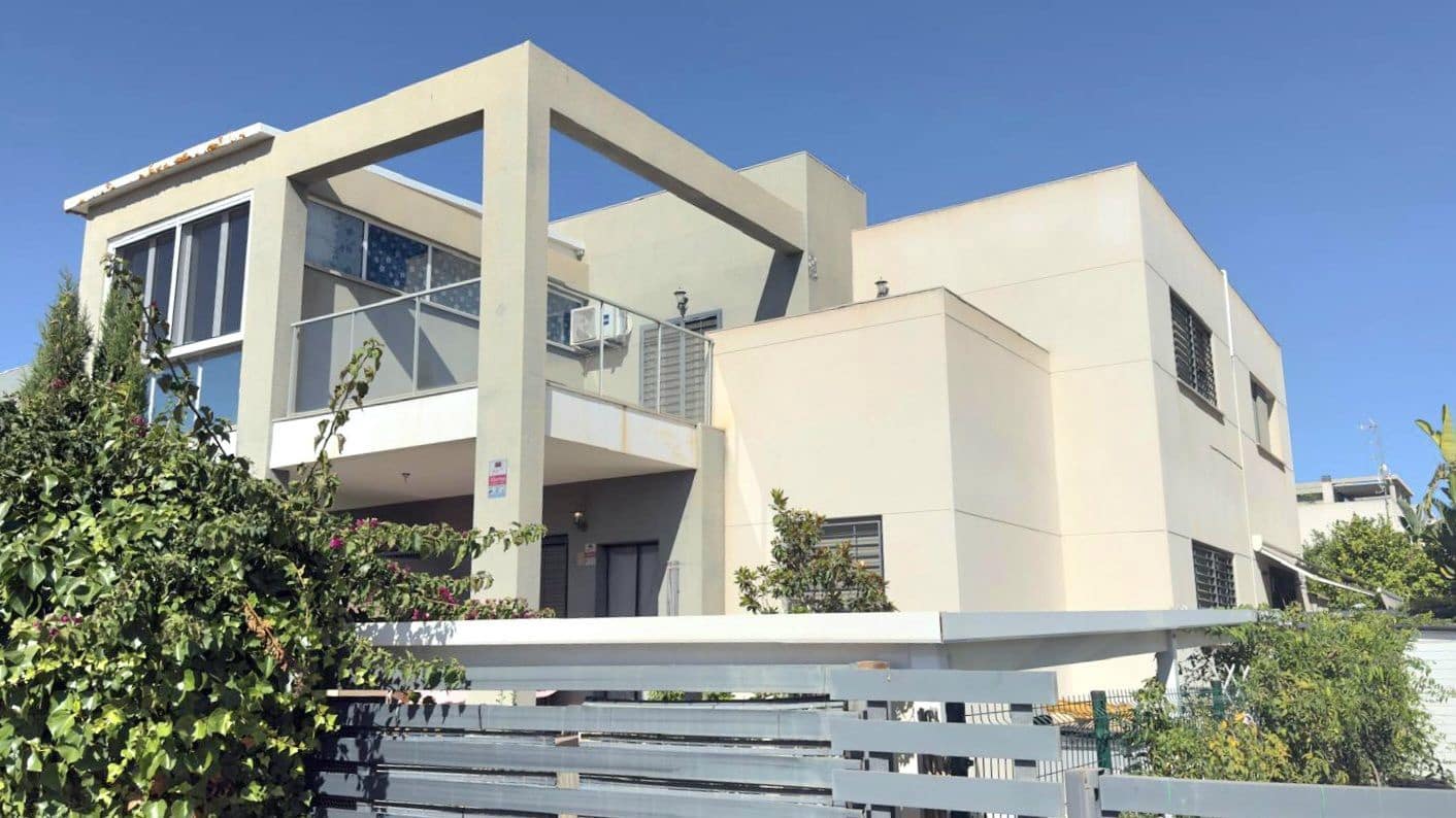 3 quarto Moradia Geminada para venda em Torrevieja com piscina garagem - 310 000 € (Ref: 10036357)