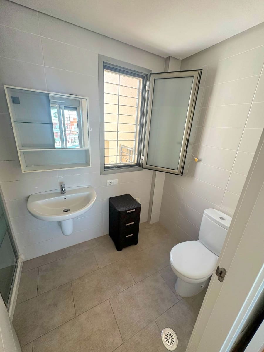 3 quarto Moradia Geminada para venda em Torrevieja com piscina garagem - 310 000 € (Ref: 10036357)