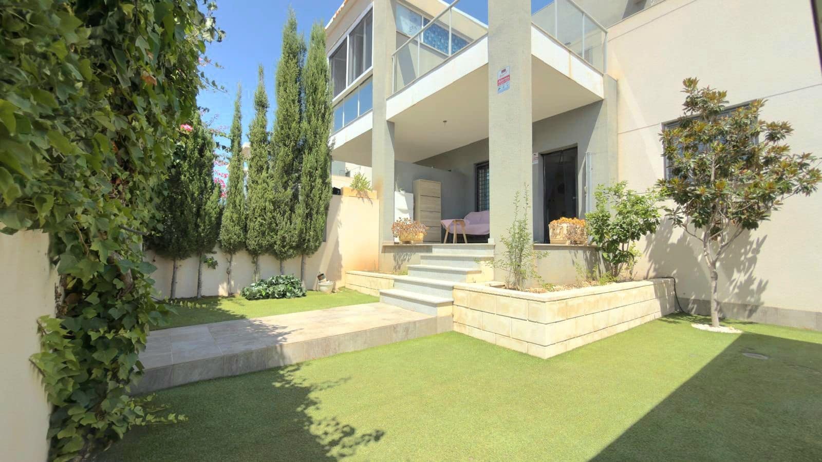 3 quarto Moradia Geminada para venda em Torrevieja com piscina garagem - 310 000 € (Ref: 10036357)