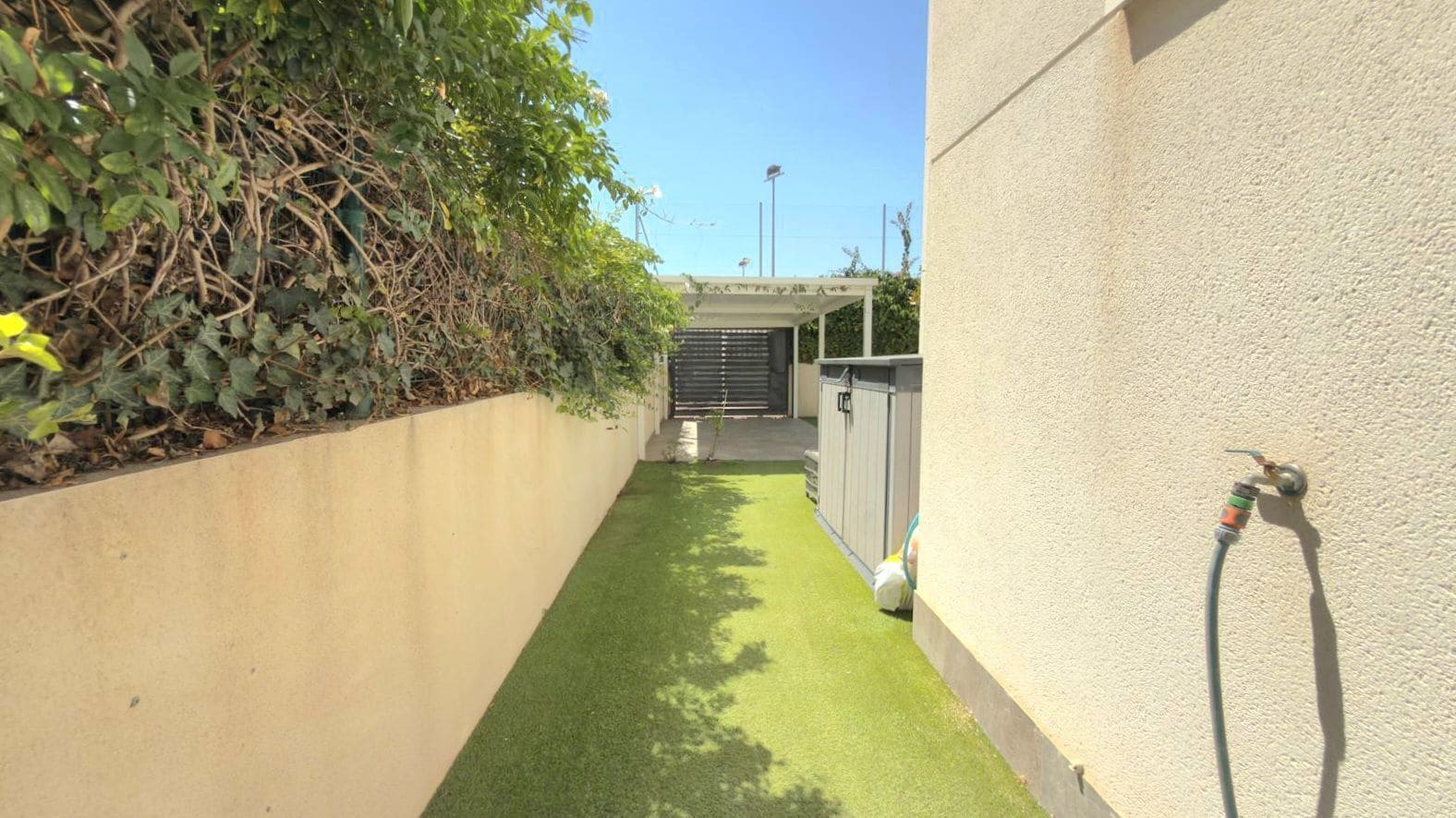 3 quarto Moradia Geminada para venda em Torrevieja com piscina garagem - 310 000 € (Ref: 10036357)