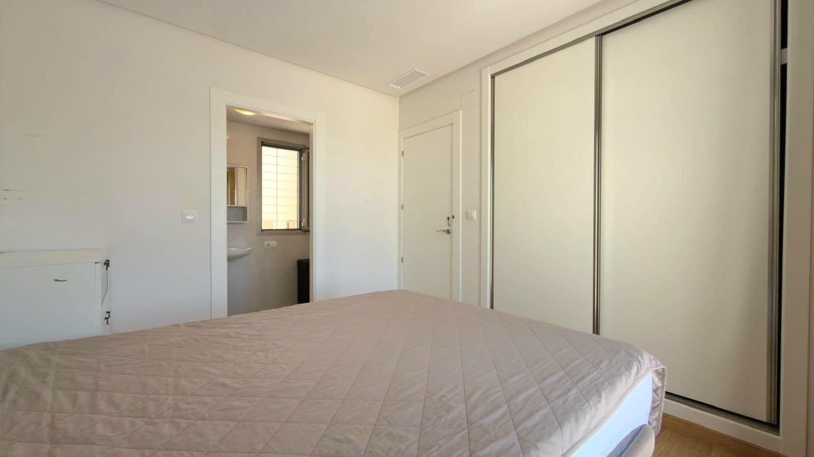 3 quarto Moradia Geminada para venda em Torrevieja com piscina garagem - 310 000 € (Ref: 10036357)