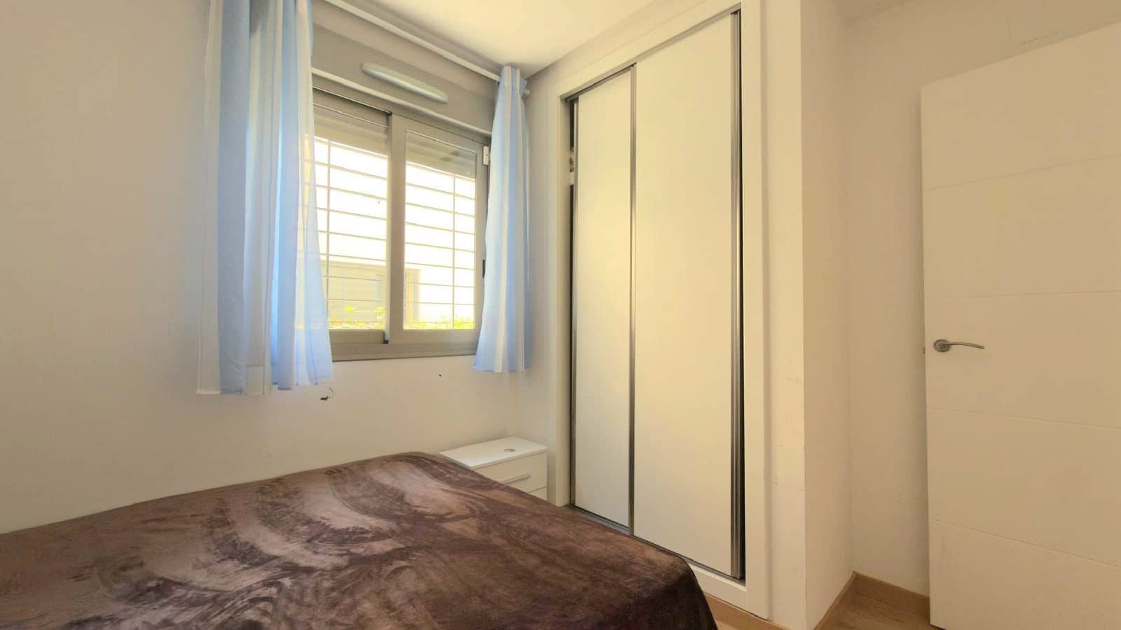 3 quarto Moradia Geminada para venda em Torrevieja com piscina garagem - 310 000 € (Ref: 10036357)