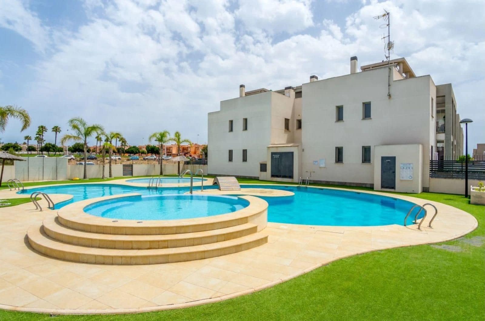 3 quarto Moradia Geminada para venda em Torrevieja com piscina garagem - 310 000 € (Ref: 10036357)