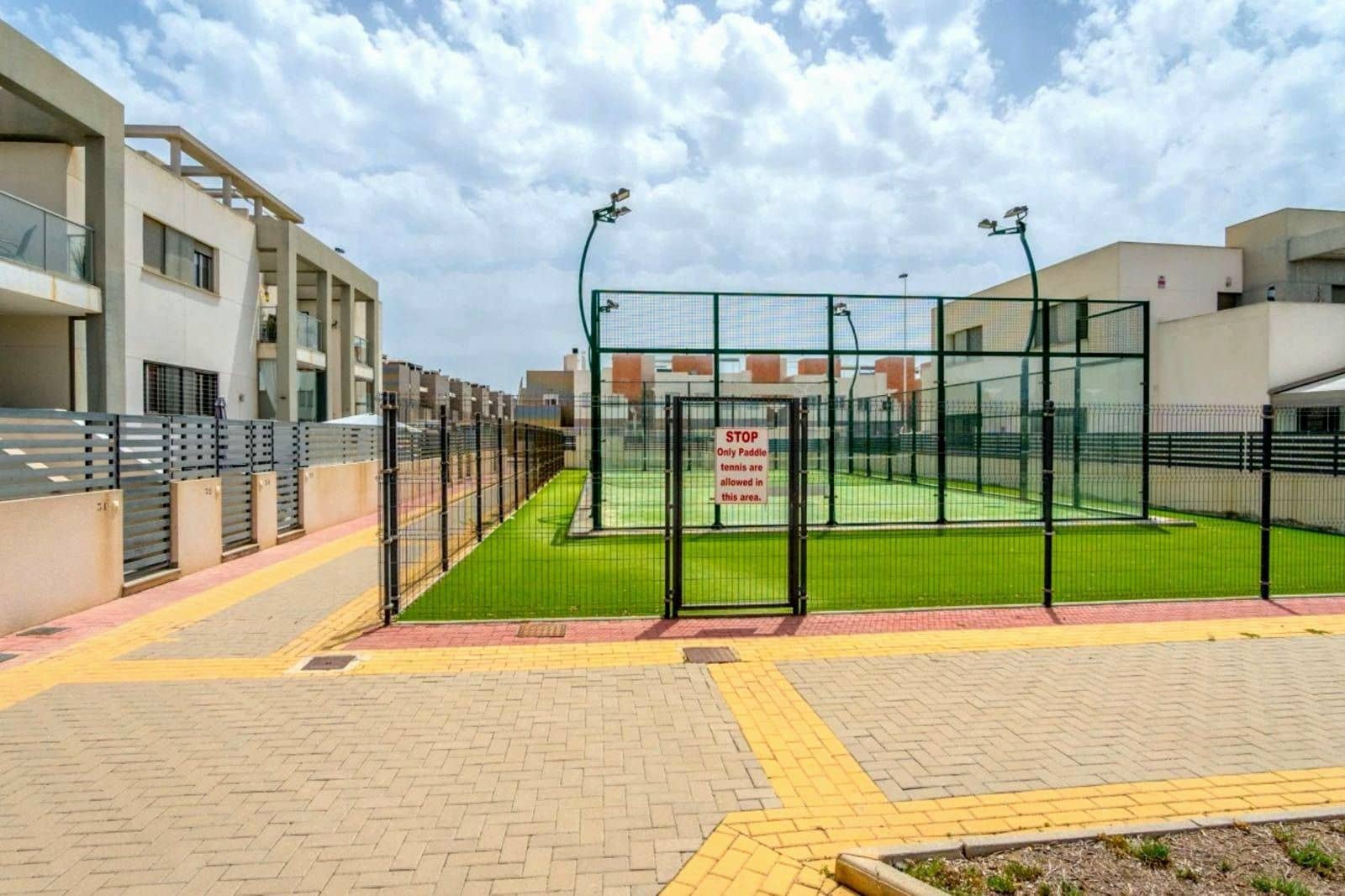 3 quarto Moradia Geminada para venda em Torrevieja com piscina garagem - 310 000 € (Ref: 10036357)