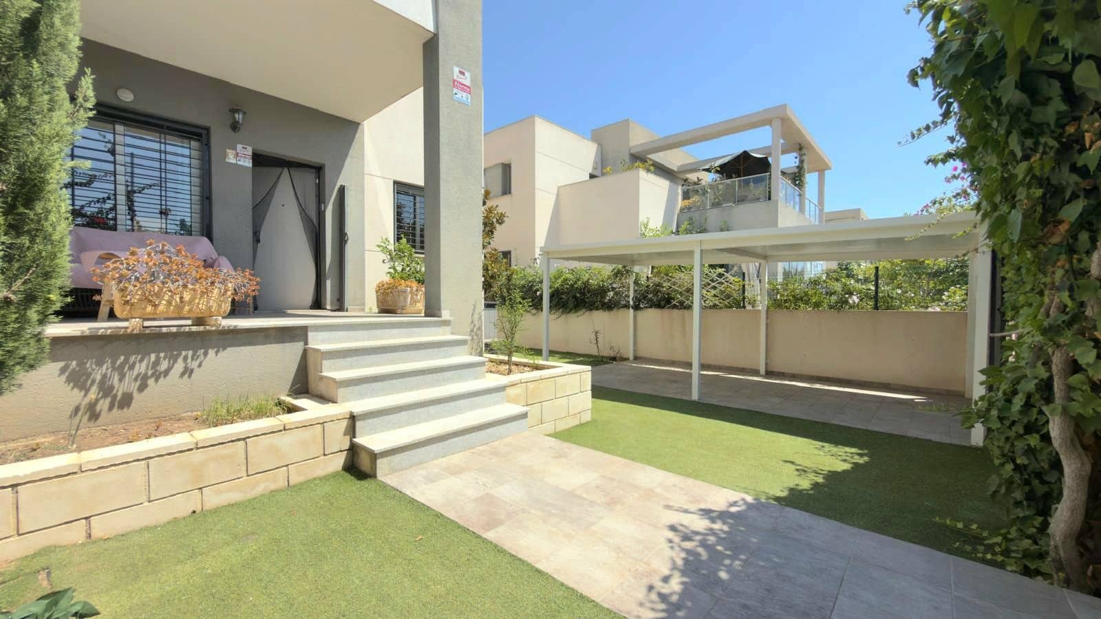 3 quarto Moradia Geminada para venda em Torrevieja com piscina garagem - 310 000 € (Ref: 10036357)
