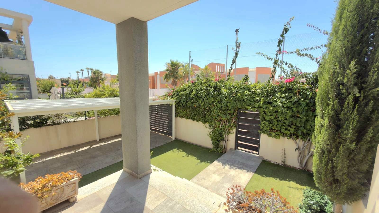 3 quarto Moradia Geminada para venda em Torrevieja com piscina garagem - 310 000 € (Ref: 10036357)