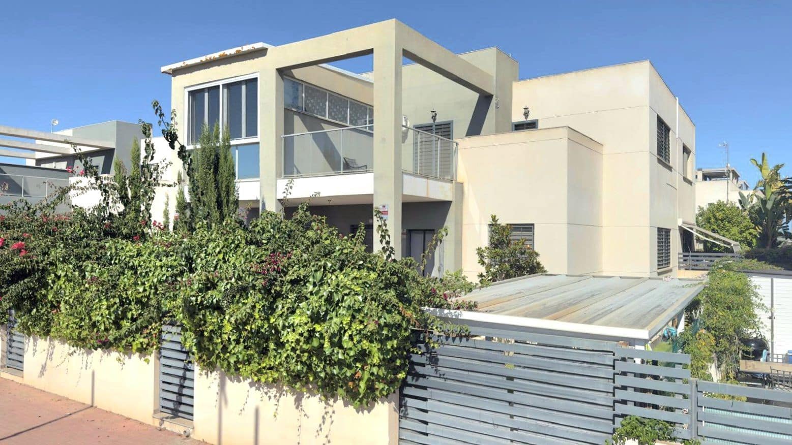 3 quarto Moradia Geminada para venda em Torrevieja com piscina garagem - 310 000 € (Ref: 10036357)