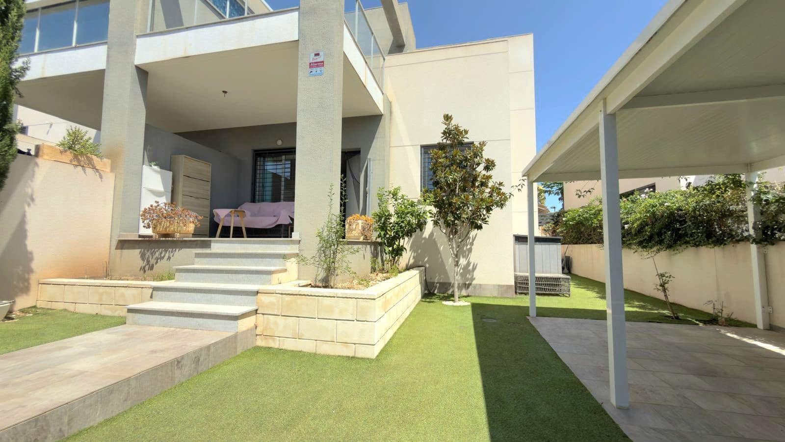 3 quarto Moradia Geminada para venda em Torrevieja com piscina garagem - 310 000 € (Ref: 10036357)