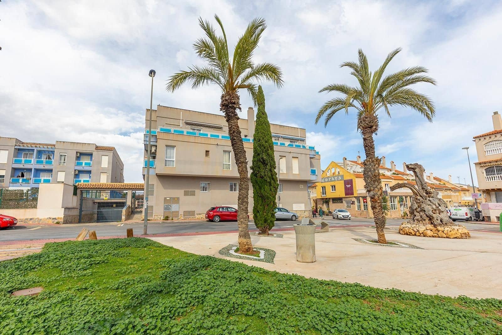 Apartamento de 2 habitaciones en Torrevieja en venta con piscina - 139.900 € (Ref: 10037875)