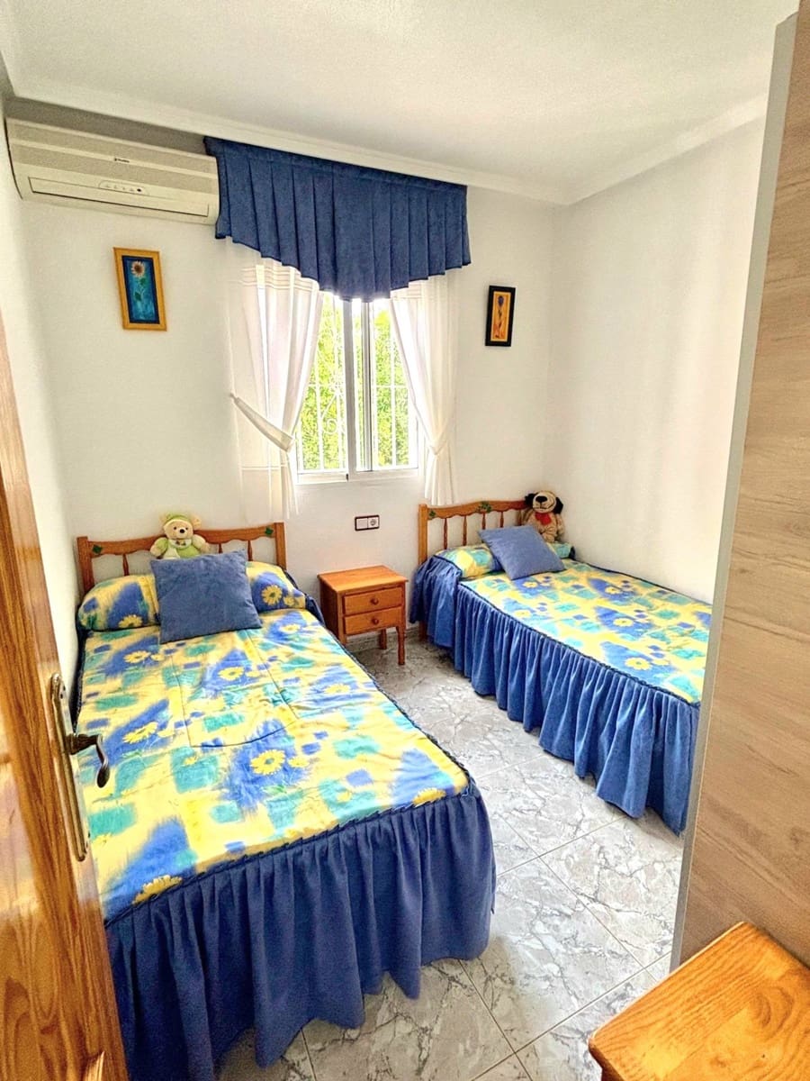 Pareado de 2 habitaciones en Torrevieja en venta con piscina - 150.000 € (Ref: 10048766)