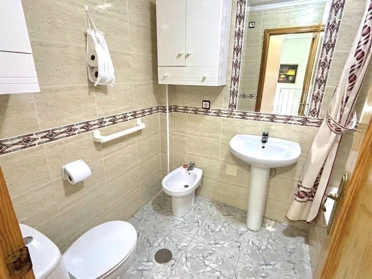 Pareado de 2 habitaciones en Torrevieja en venta con piscina - 150.000 € (Ref: 10048766)