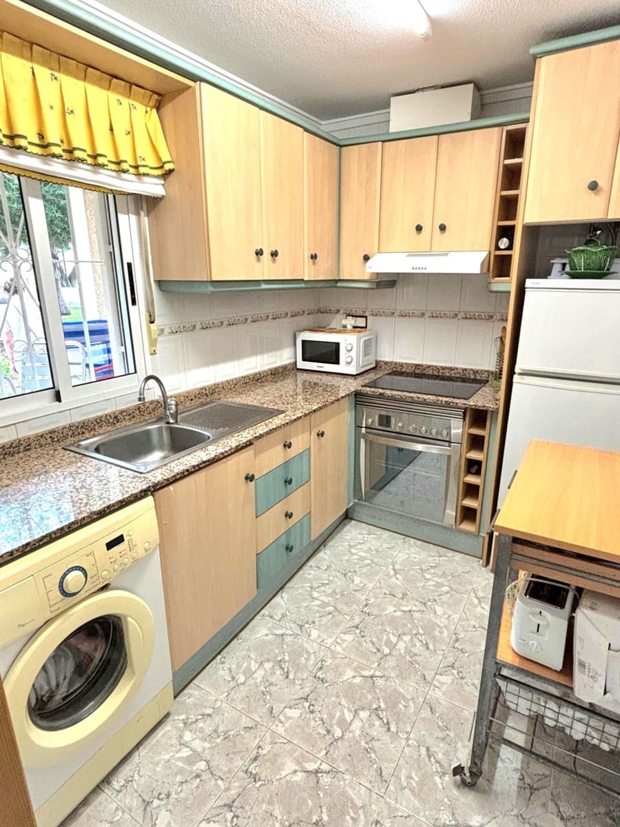 Pareado de 2 habitaciones en Torrevieja en venta con piscina - 150.000 € (Ref: 10048766)