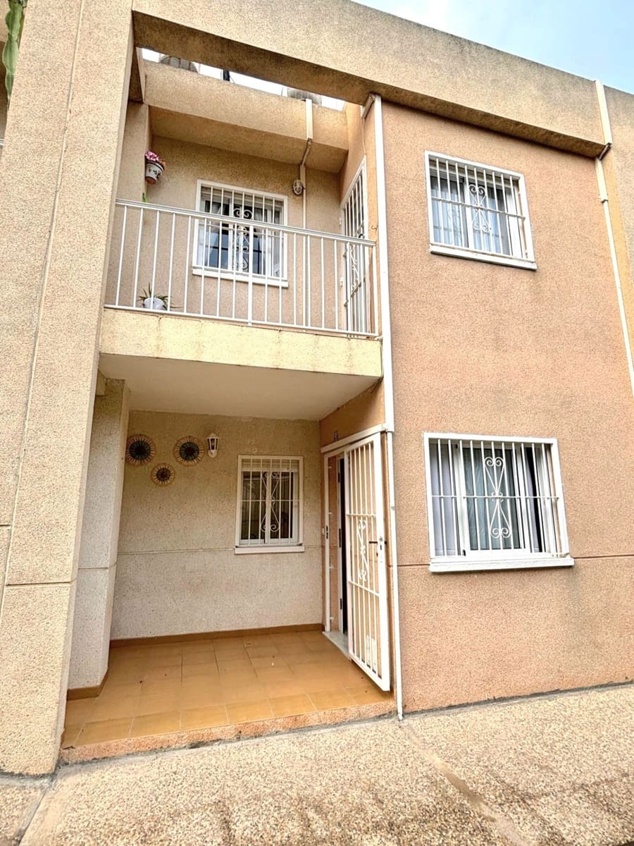 Pareado de 2 habitaciones en Torrevieja en venta con piscina - 150.000 € (Ref: 10048766)
