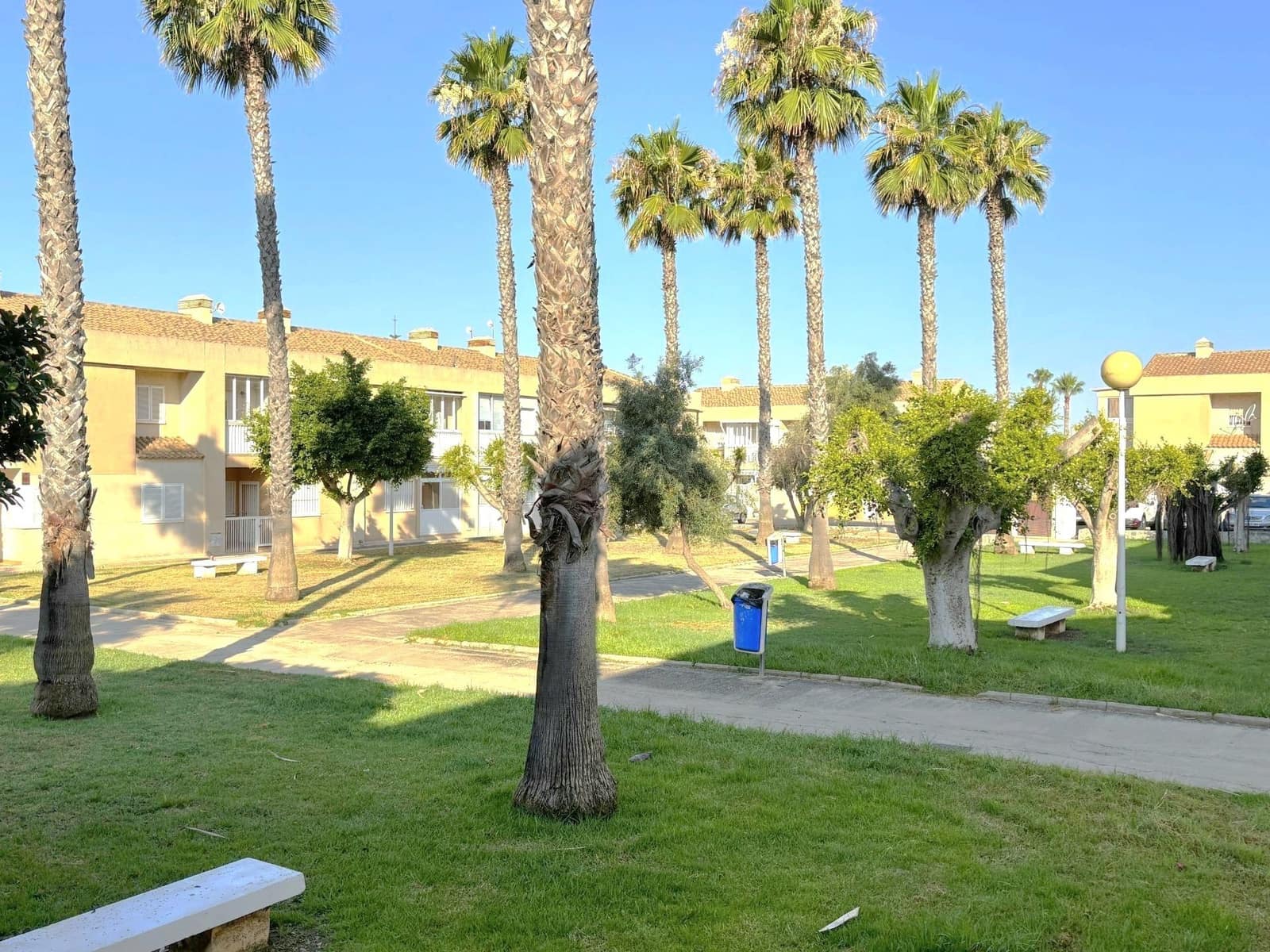Pareado de 2 habitaciones en Torrevieja en venta con piscina - 150.000 € (Ref: 10048766)