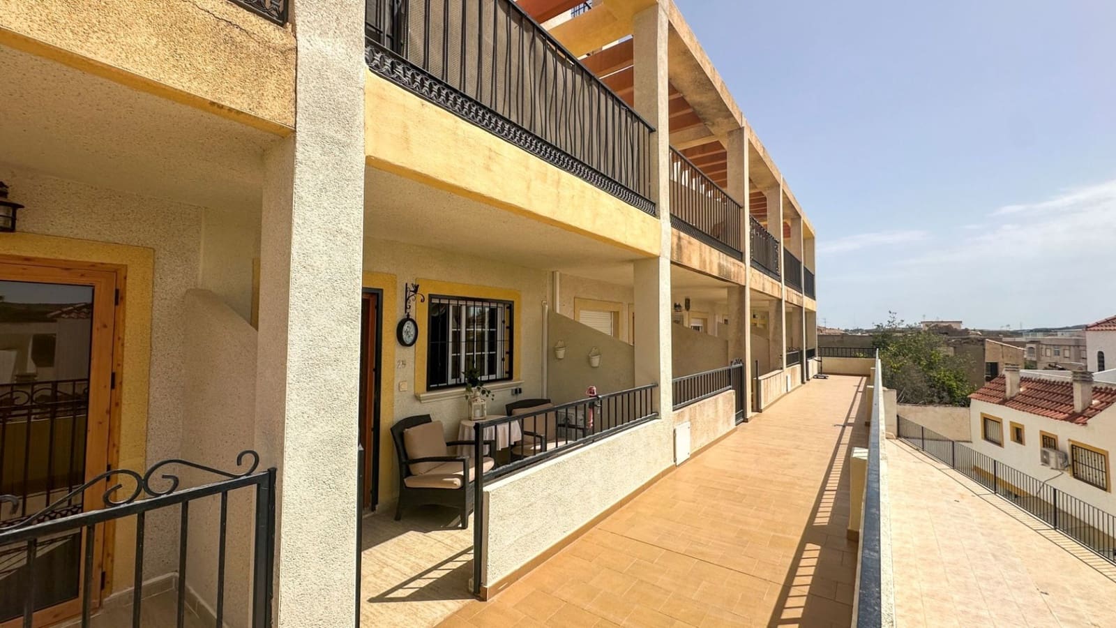 2 bedroom Semi-detached Villa for sale in Orihuela with garage - € 138,000 (Ref: 10049947)