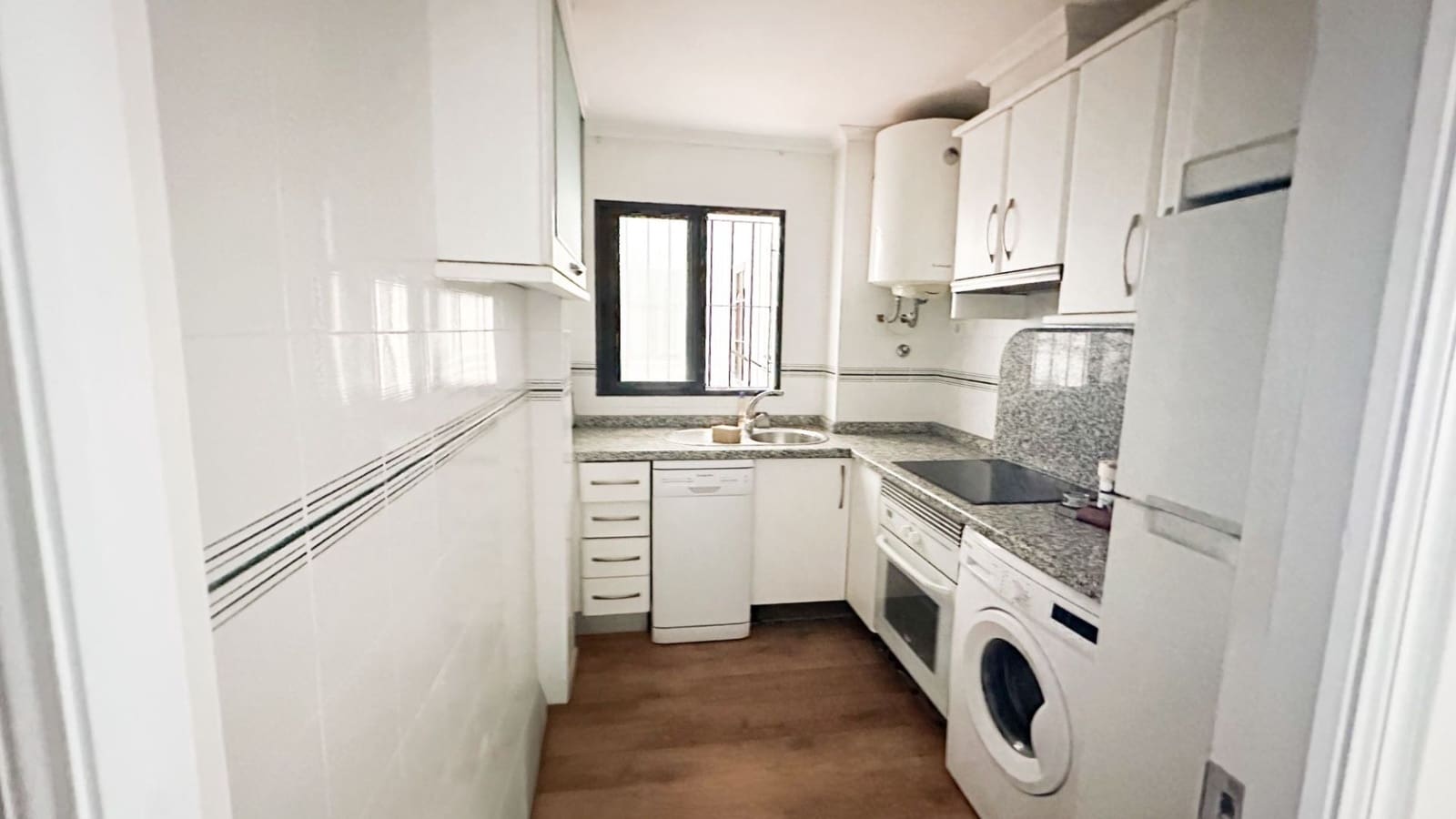 2 soverom Leilighet til salgs i Torrevieja med garasje - € 239 995 (Ref: 10049948)