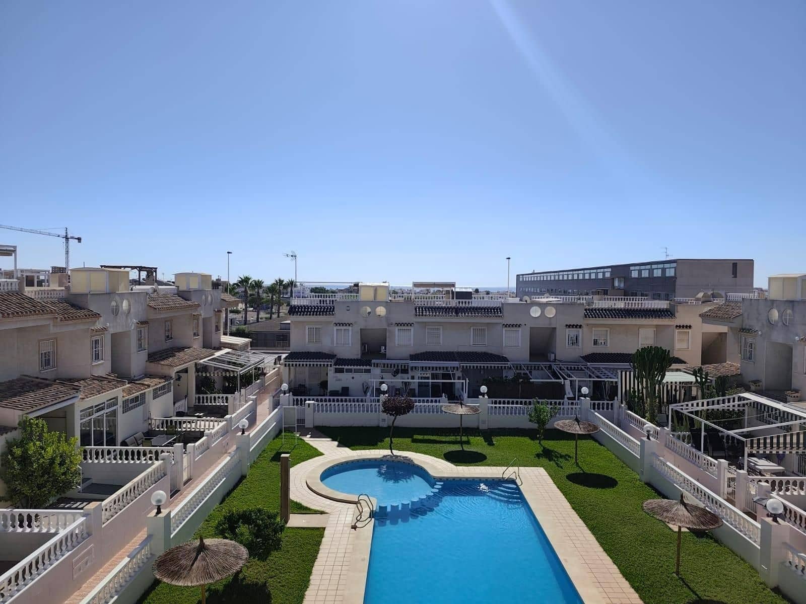 2 soveværelse Bungalow til salg i Torrevieja med swimmingpool - € 149.900 (Ref: 10054676)