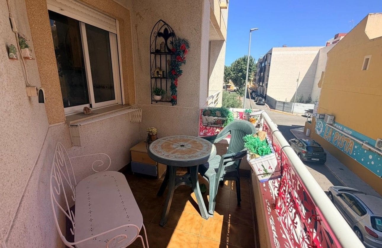 Apartamento de 2 habitaciones en Los Montesinos en venta - 99.000 € (Ref: 10063802)