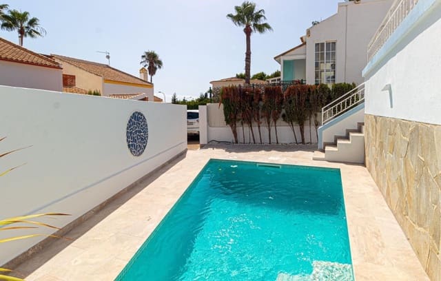 3 makuuhuone Huvila myytävänä paikassa Villamartin, Orihuela mukana uima-altaan - 399 000 € (Ref: 10074920)