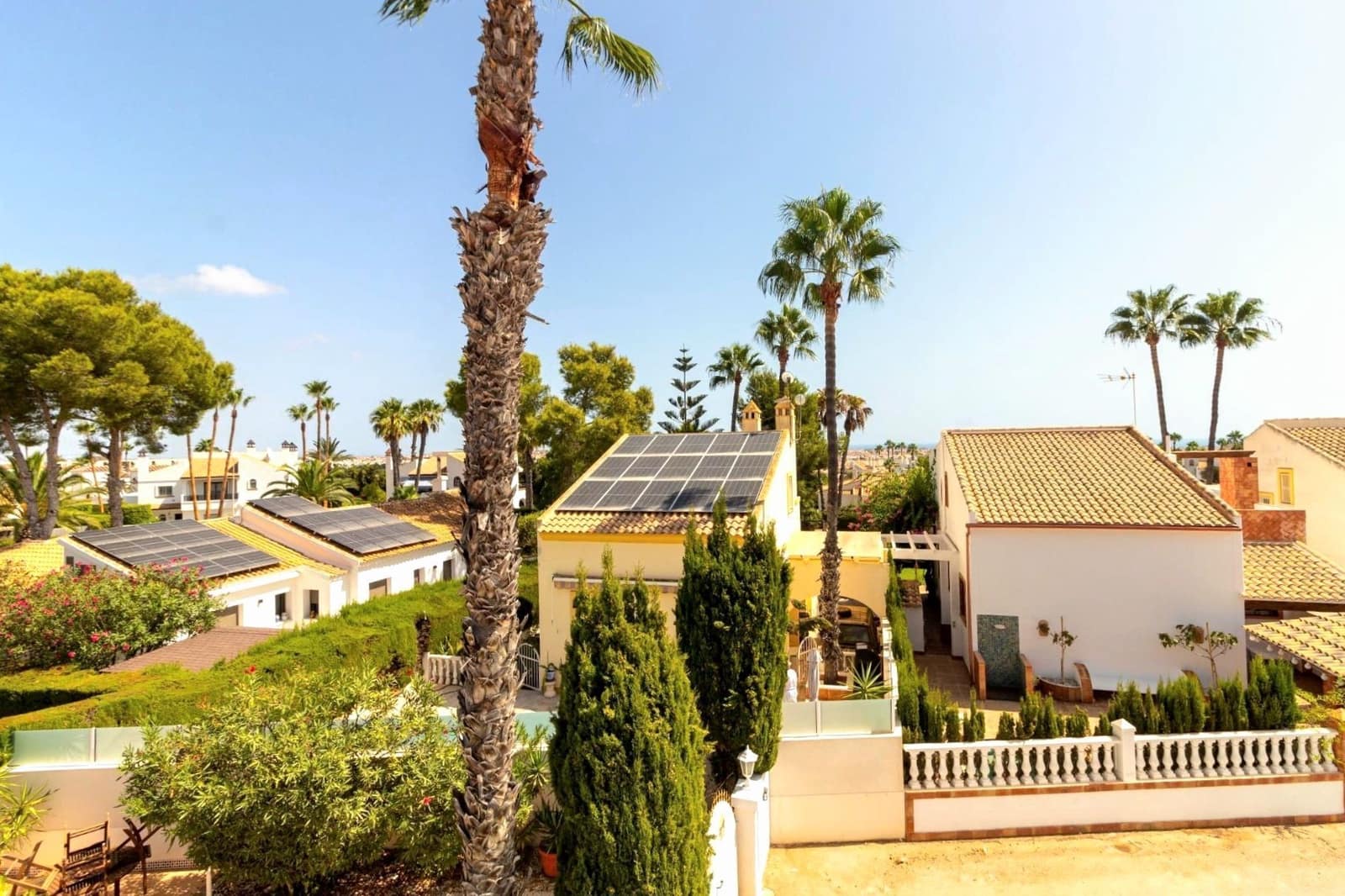 3 makuuhuone Huvila myytävänä paikassa Orihuela Costa mukana uima-altaan - 399 000 € (Ref: 10074920)