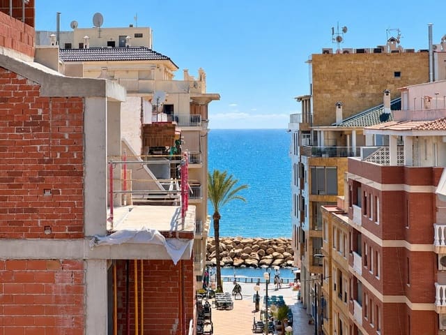 3 makuuhuone Kattohuoneisto myytävänä paikassa Las Piscinas Naturales, Torrevieja mukana 
autotalli - 219 900 € (Ref: 10088854)