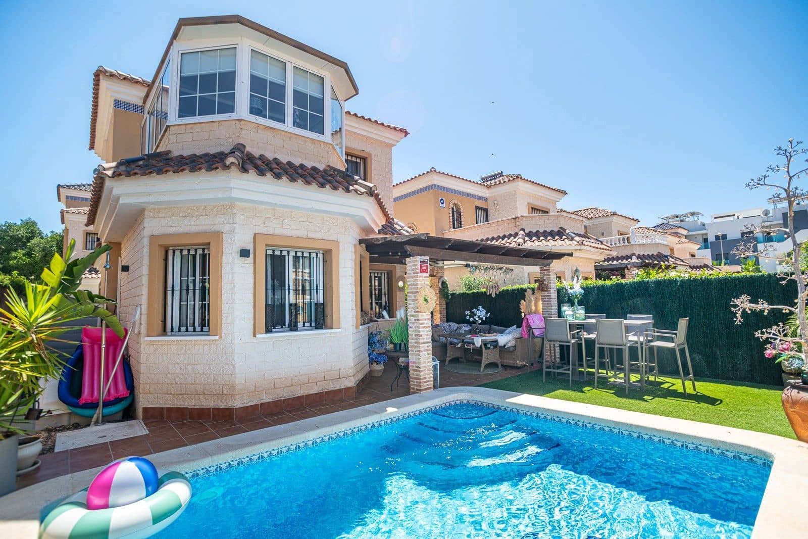 Chalet de 3 habitaciones en Guardamar del Segura en venta - 299.500 € (Ref: 10088855)