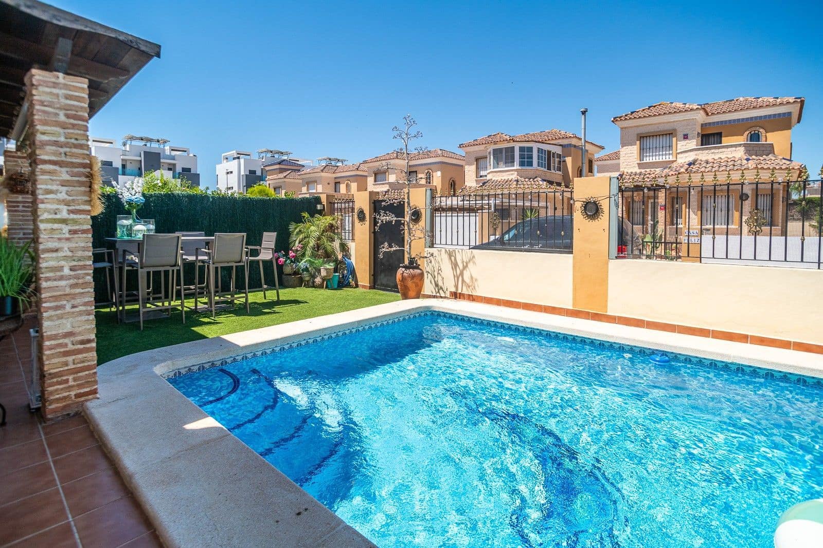 Chalet de 3 habitaciones en Guardamar del Segura en venta - 299.500 € (Ref: 10088855)