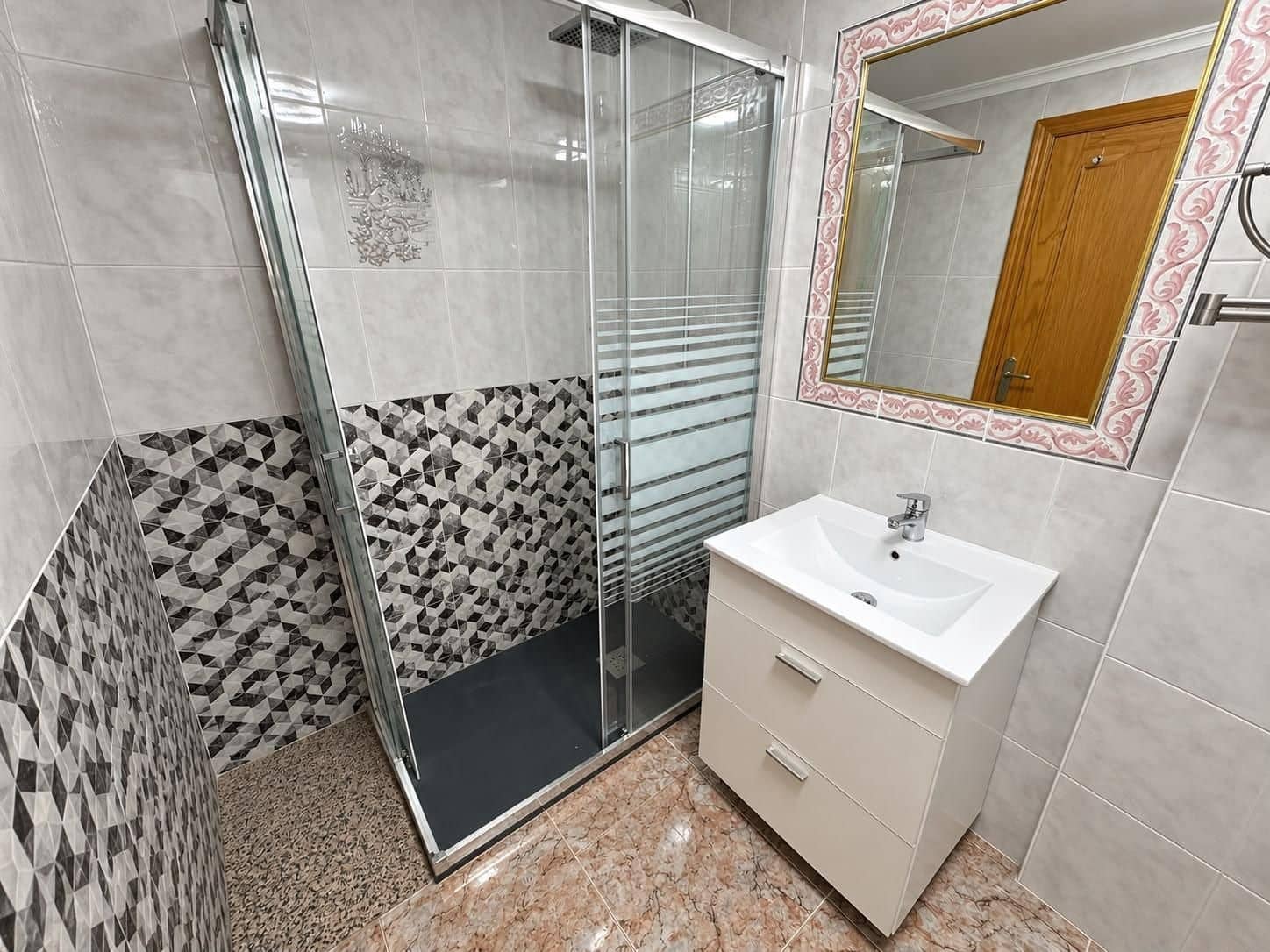 Bungalow de 2 habitaciones en Guardamar del Segura en venta con piscina - 169.900 € (Ref: 10090110)