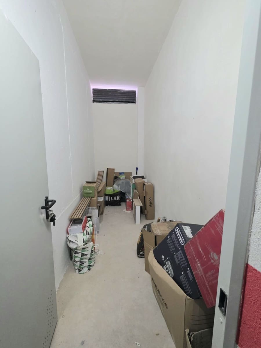 3 soverom Leilighet til leie i Torrevieja med svømmebasseng garasje - € 2 000 (Ref: 10097583)