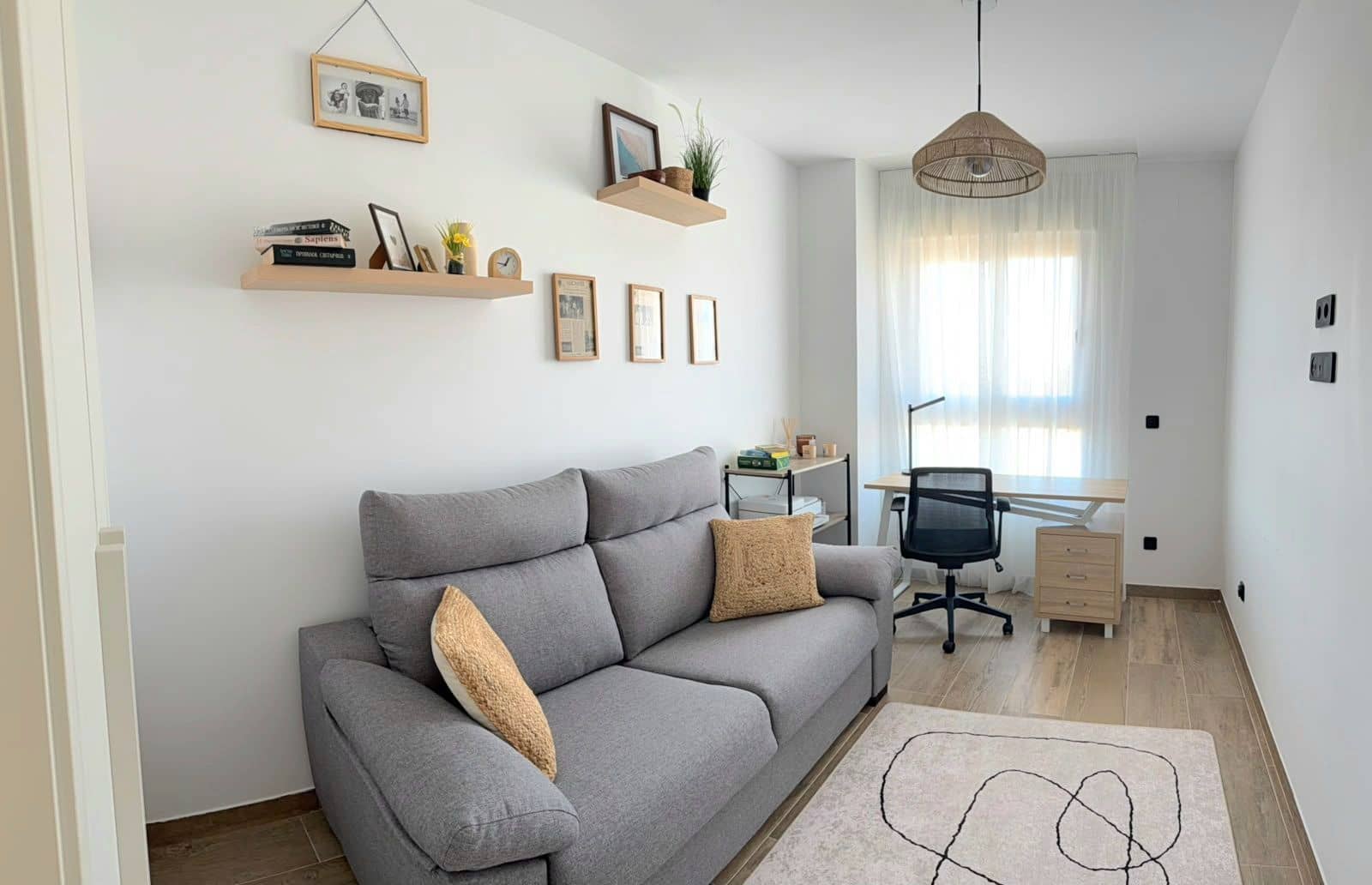 3 soverom Leilighet til leie i Torrevieja med svømmebasseng garasje - € 2 000 (Ref: 10097583)