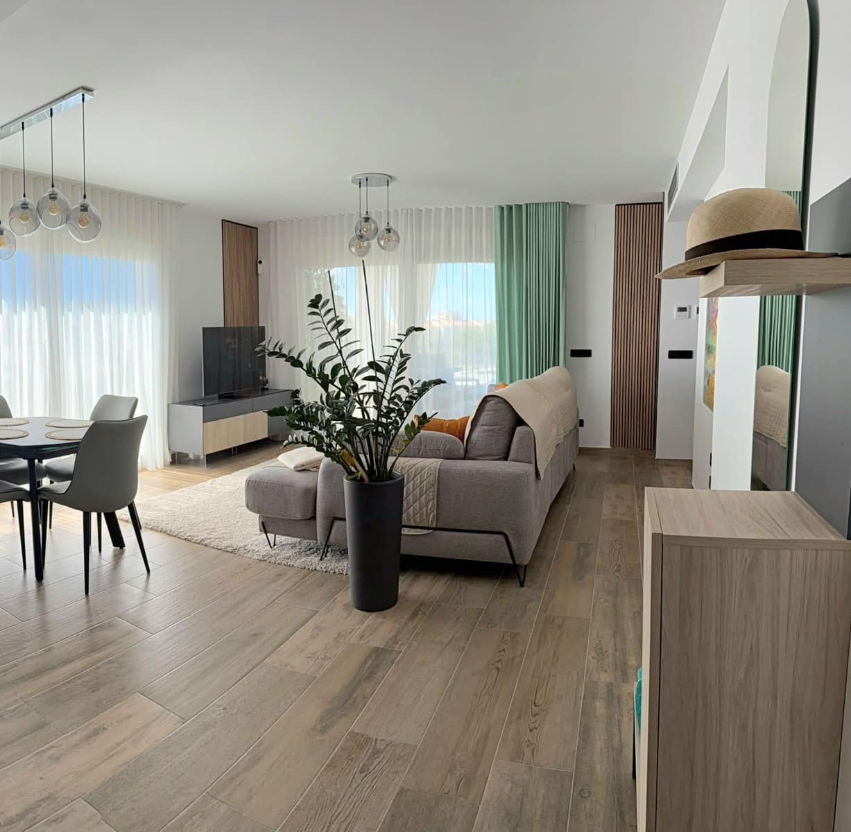 3 soverom Leilighet til leie i Torrevieja med svømmebasseng garasje - € 2 000 (Ref: 10097583)