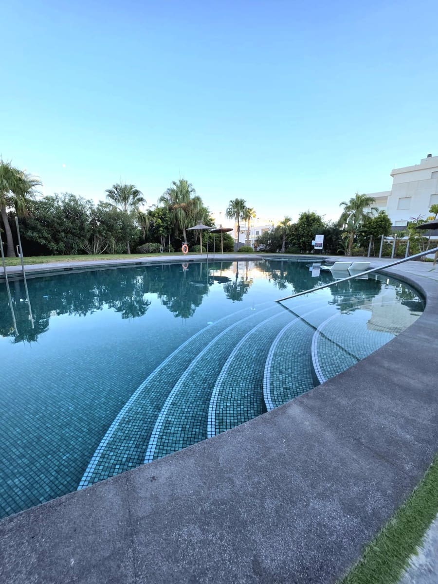 3 soverom Leilighet til leie i Torrevieja med svømmebasseng garasje - € 2 000 (Ref: 10097583)