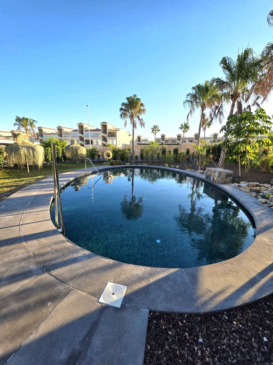 3 soverom Leilighet til leie i Torrevieja med svømmebasseng garasje - € 2 000 (Ref: 10097583)