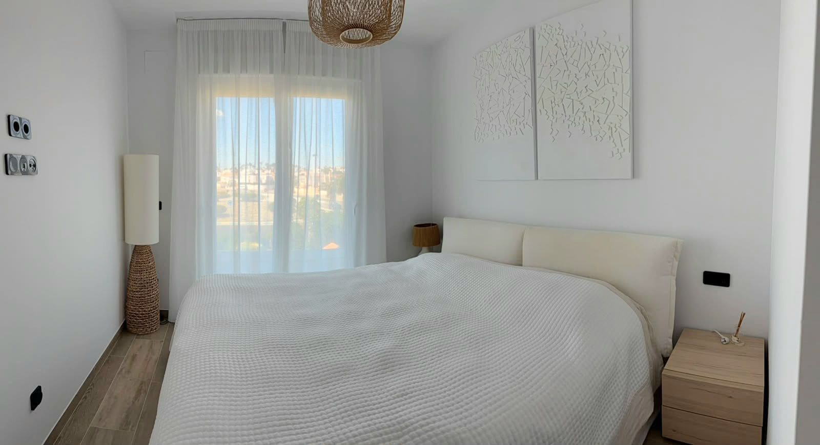 3 soverom Leilighet til leie i Torrevieja med svømmebasseng garasje - € 2 000 (Ref: 10097583)