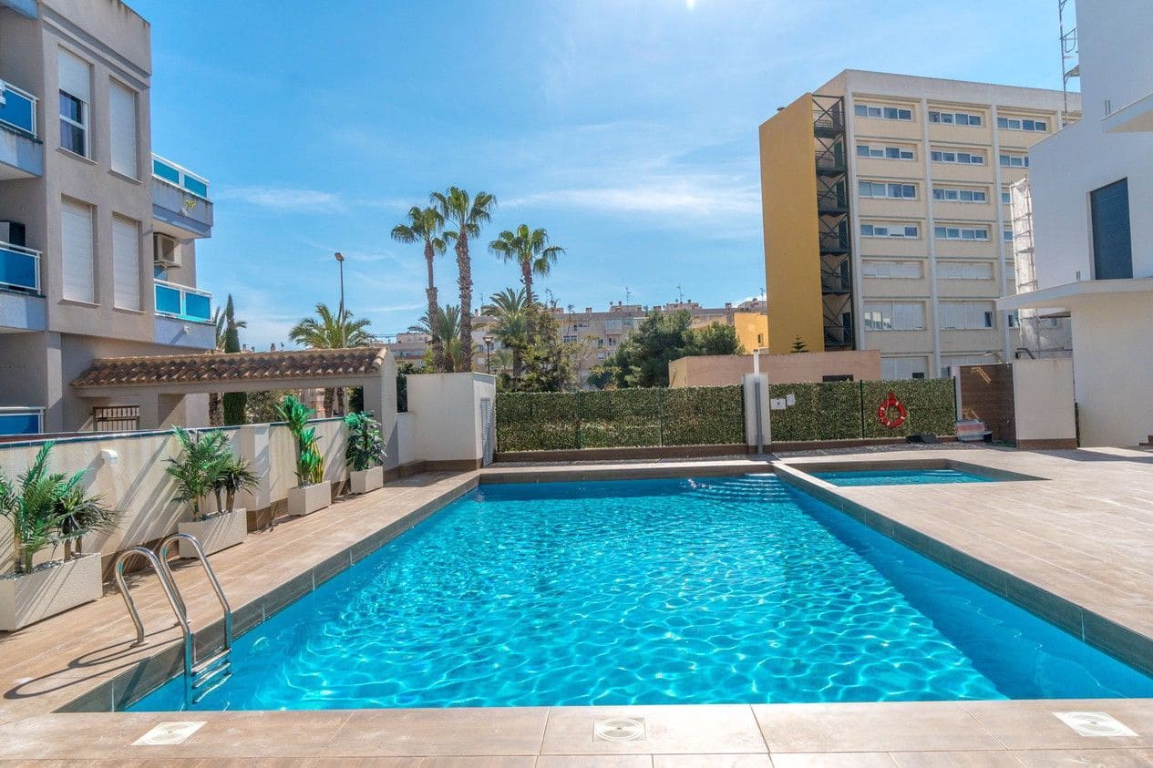 3 soveværelse Lejlighed til salg i Torrevieja med swimmingpool - € 229.000 (Ref: 10131234)