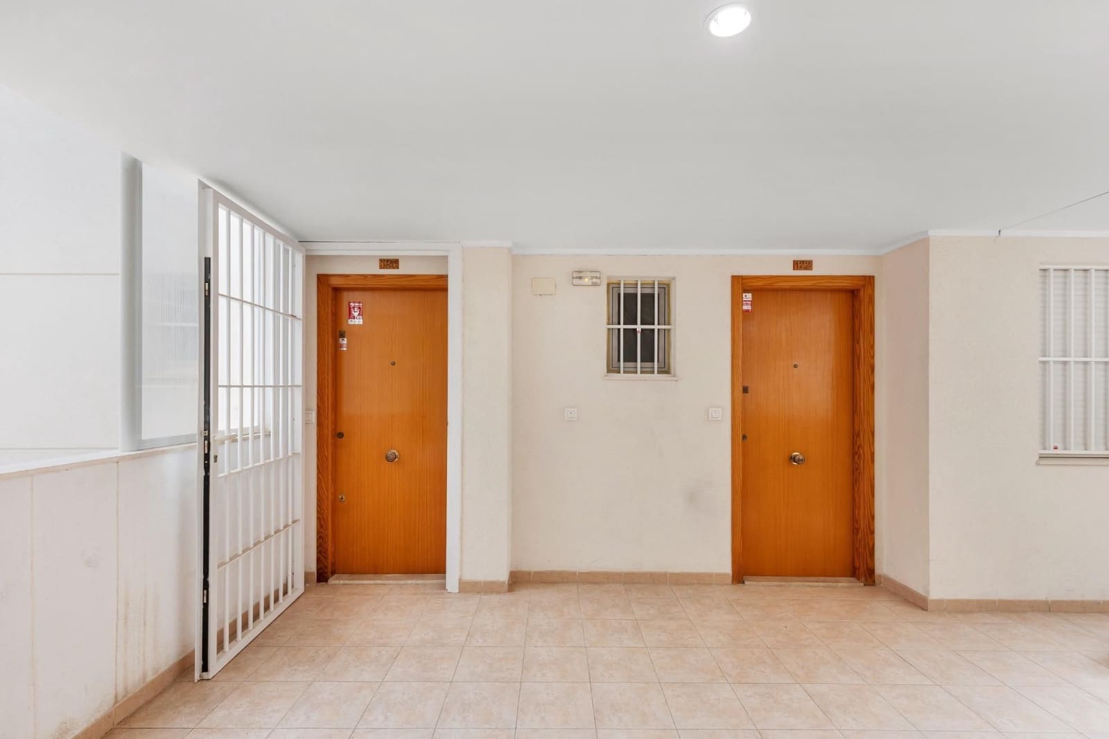 2 soveværelse Lejlighed til salg i Torrevieja med swimmingpool garage - € 125.000 (Ref: 10135671)