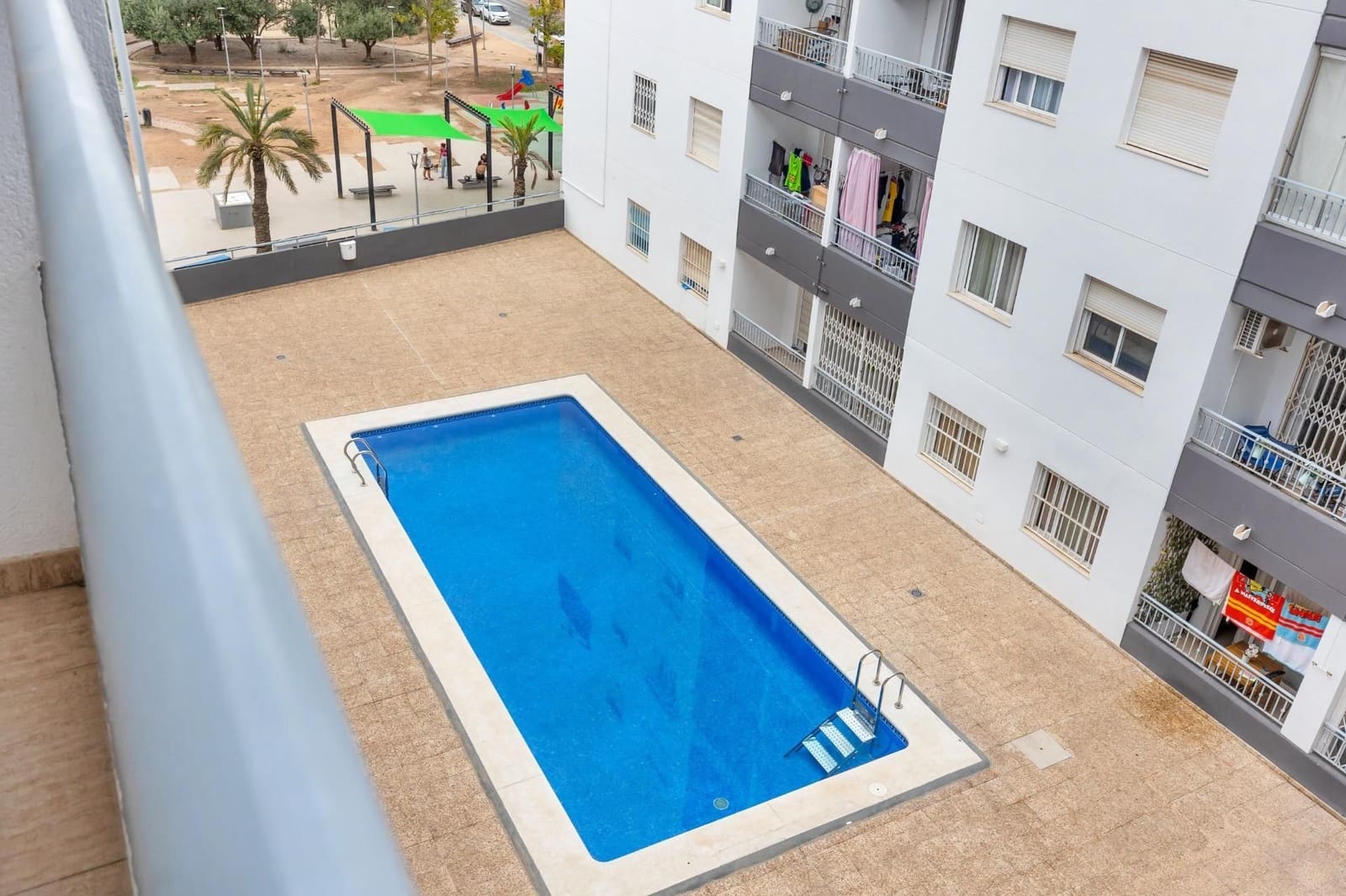 2 soveværelse Lejlighed til salg i Torrevieja med swimmingpool garage - € 125.000 (Ref: 10135671)
